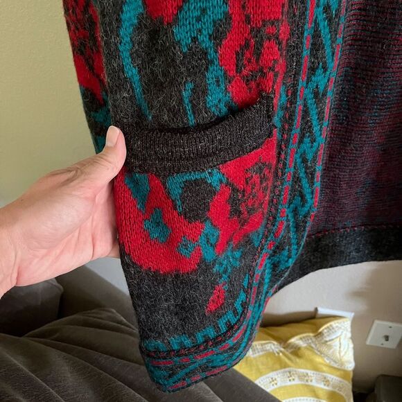 Unbranded wool cardigan with floral pattern, two front pockets, ribbed cuffs. - Picture 7 of 7